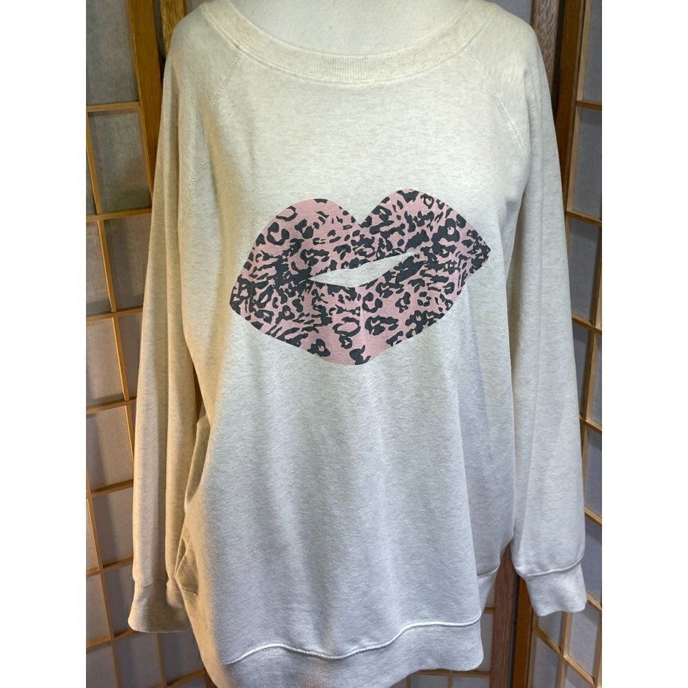 Wildfox Lg Cream Lips Leopard Graphic Oversized Sweatshirt